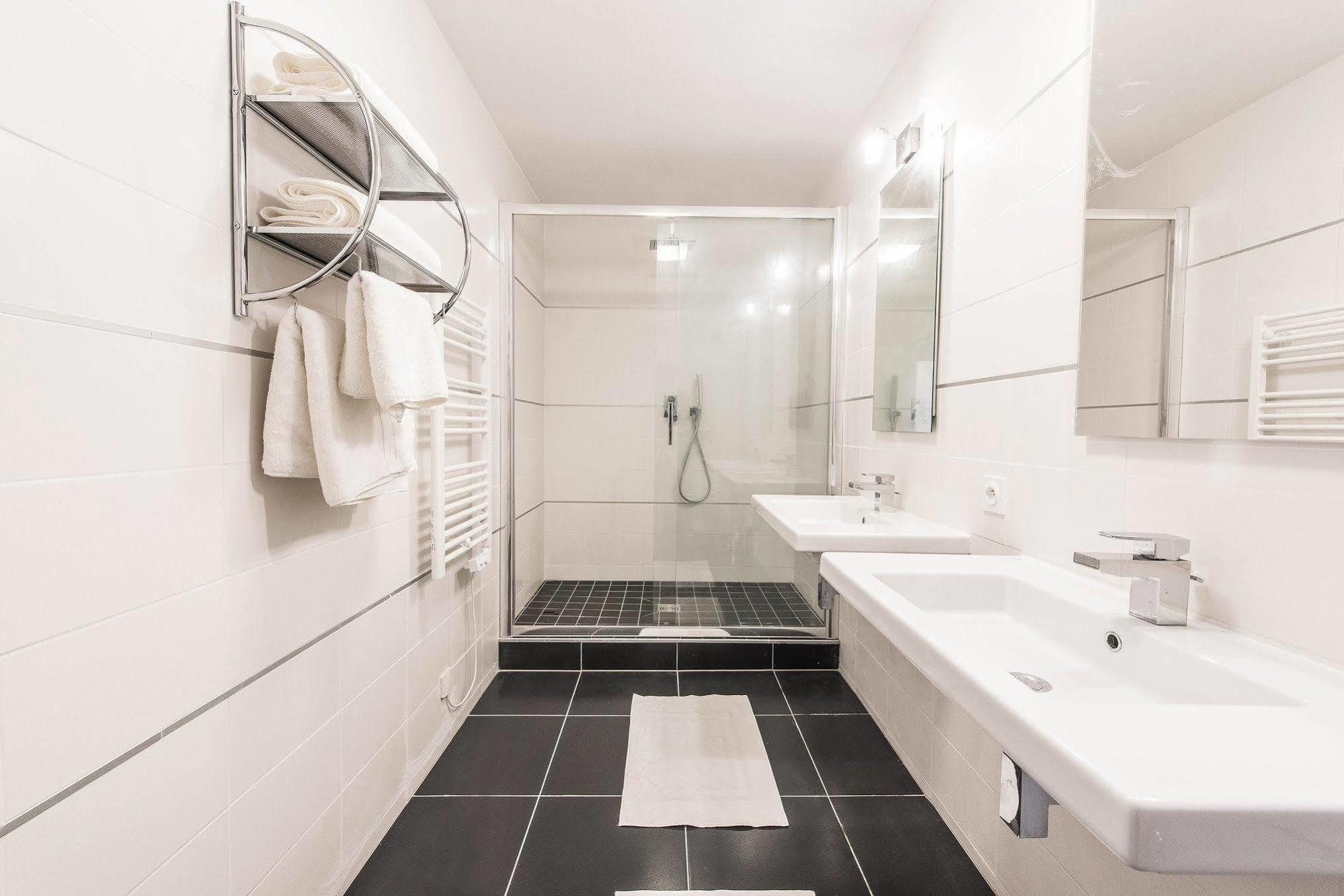 Les Appartements Paris Clichy Экстерьер фото